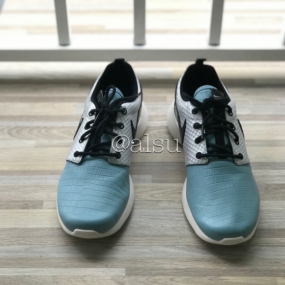 NWT NIKE Sportswear Roshe One LX WMNS - Picture 7 of 8